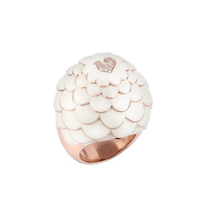 Anello Chantecler Paillettes cupola in oro rosa diamanti bianchi e smalto bianco Anello Chantecler Paillettes cupola in oro rosa diamanti bianchi e smalto bianco