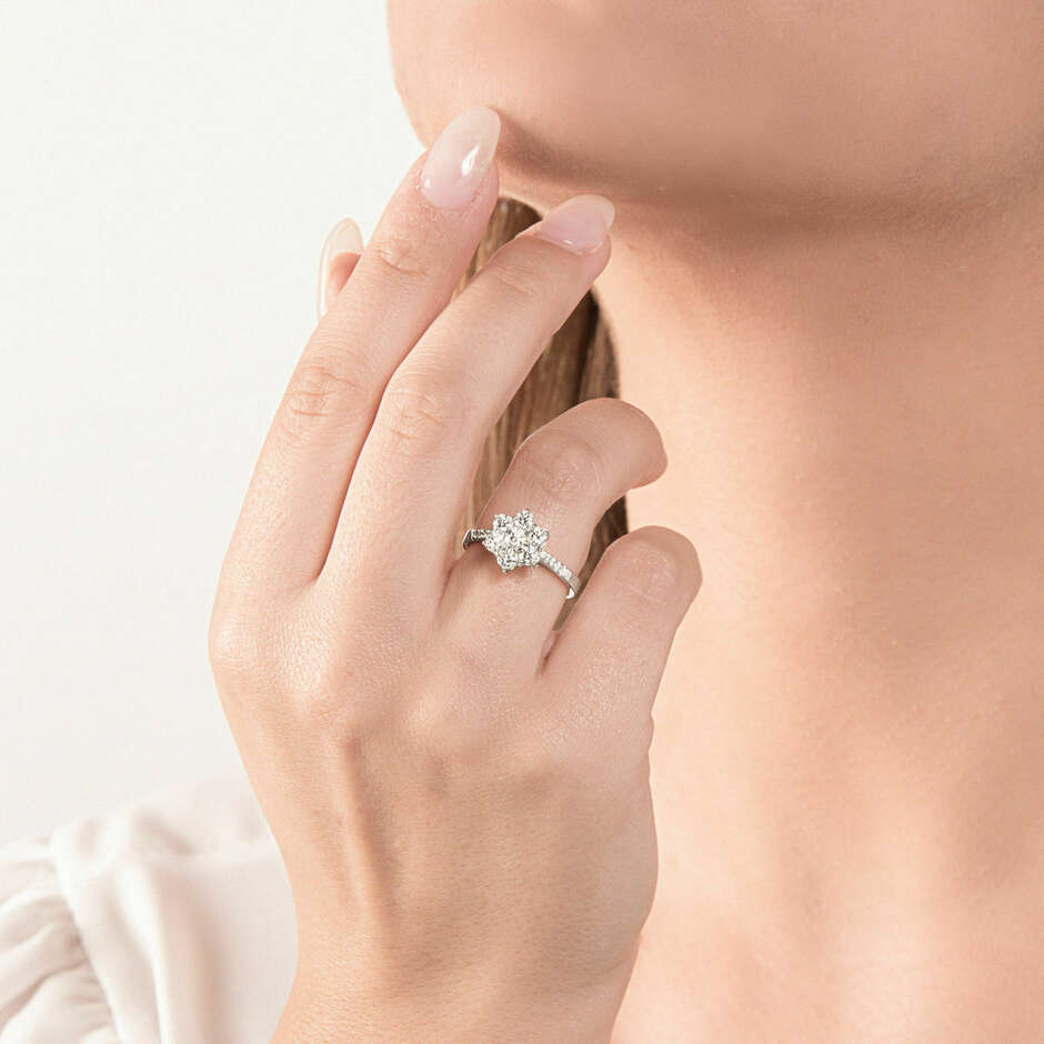 Anello Mirco Visconti a forma di fiore in oro bianco e brillanti