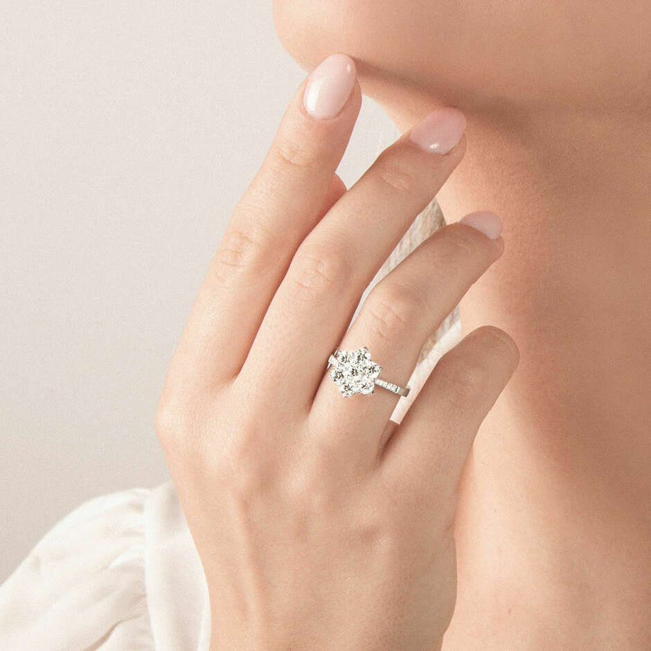 Anello Mirco Visconti a forma di fiore in oro bianco e brillanti