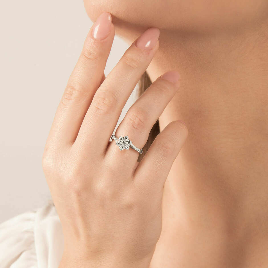 Anello Mirco Visconti a forma di fiore in oro bianco e brillanti