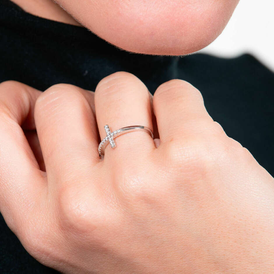 Cross ring in silver and zirconia