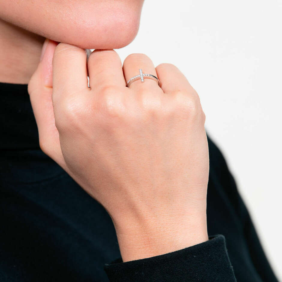 Cross ring in silver and zirconia