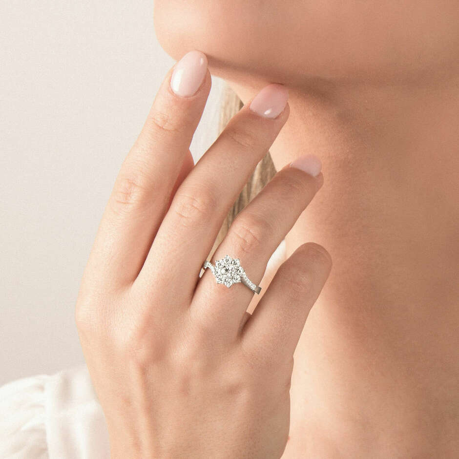 Mirco Visconti flower-shaped ring in white gold and diamonds