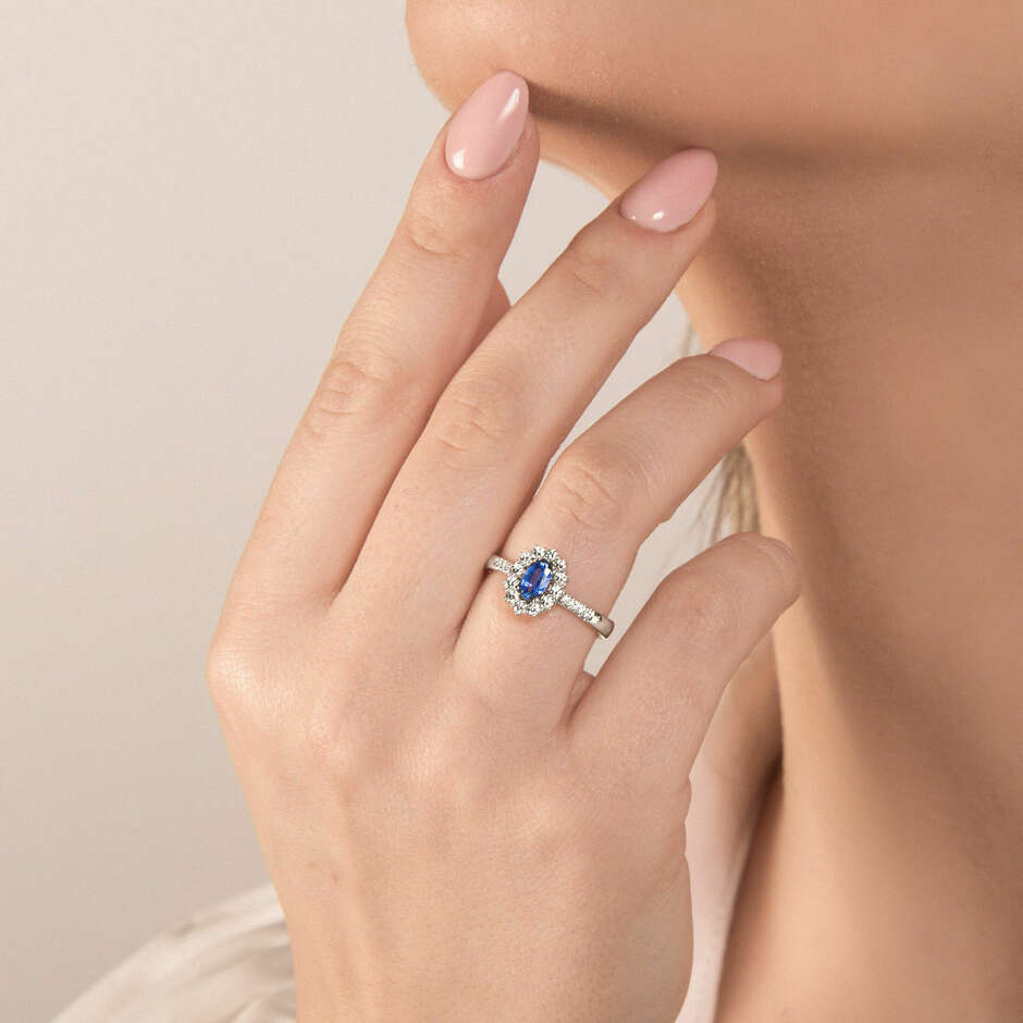 Mirvo Visconti ring in white gold with blue sapphire and diamonds