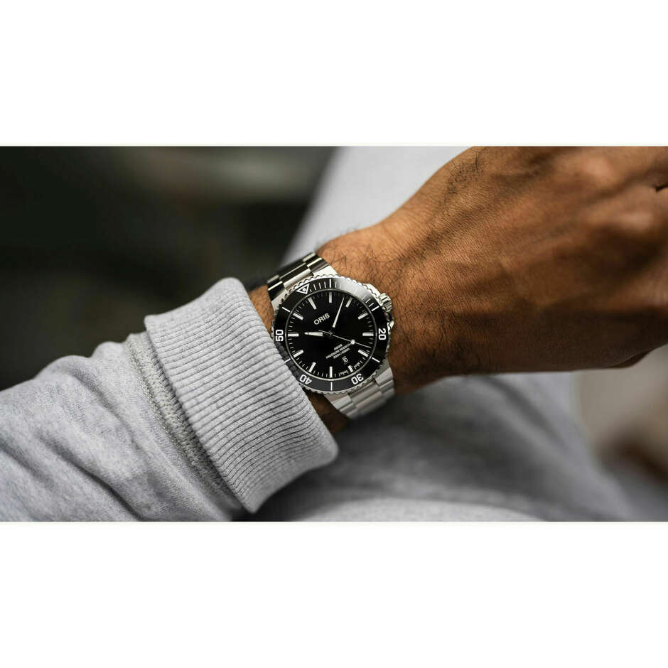Orologio Oris Aquis Date automatico quadrante nero 43.5mm