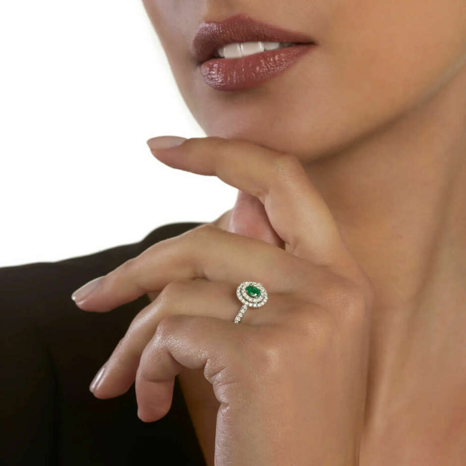 Salvini Dora ring in white gold with diamonds and emerald